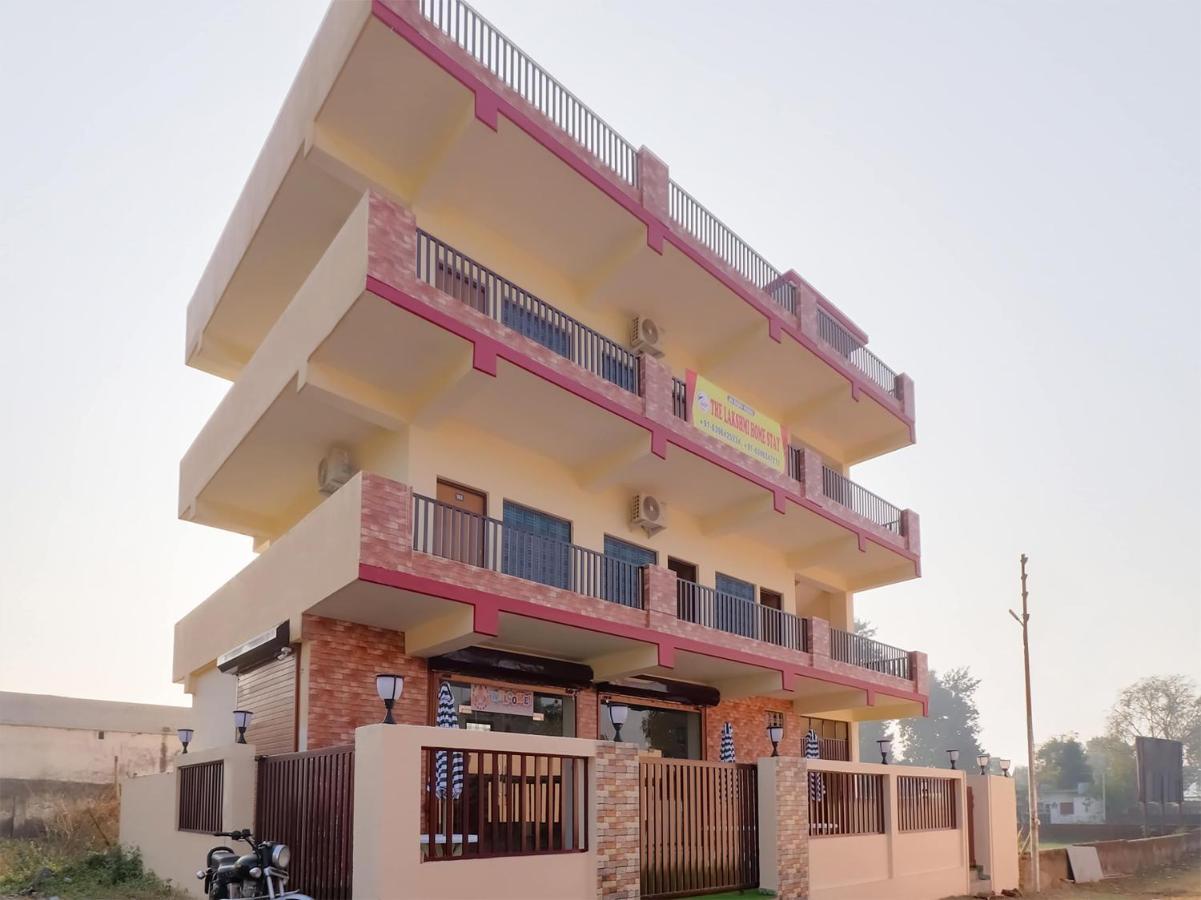 Oyo 84661 Lakshmi Home Stay Jhājra Extérieur photo